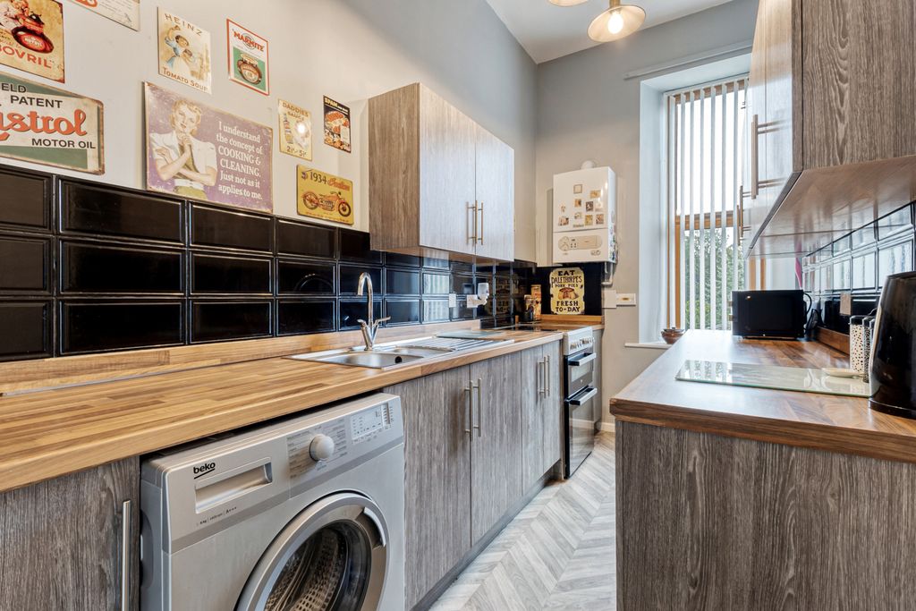 Property photo 3 of 13 Kitchen