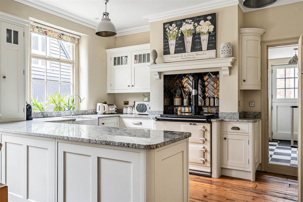 Property photo 2 of 38 37_76464.Jpg