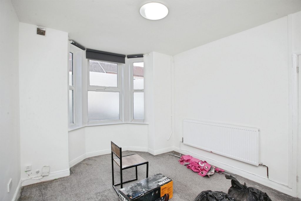 Property photo 3 of 19 Image