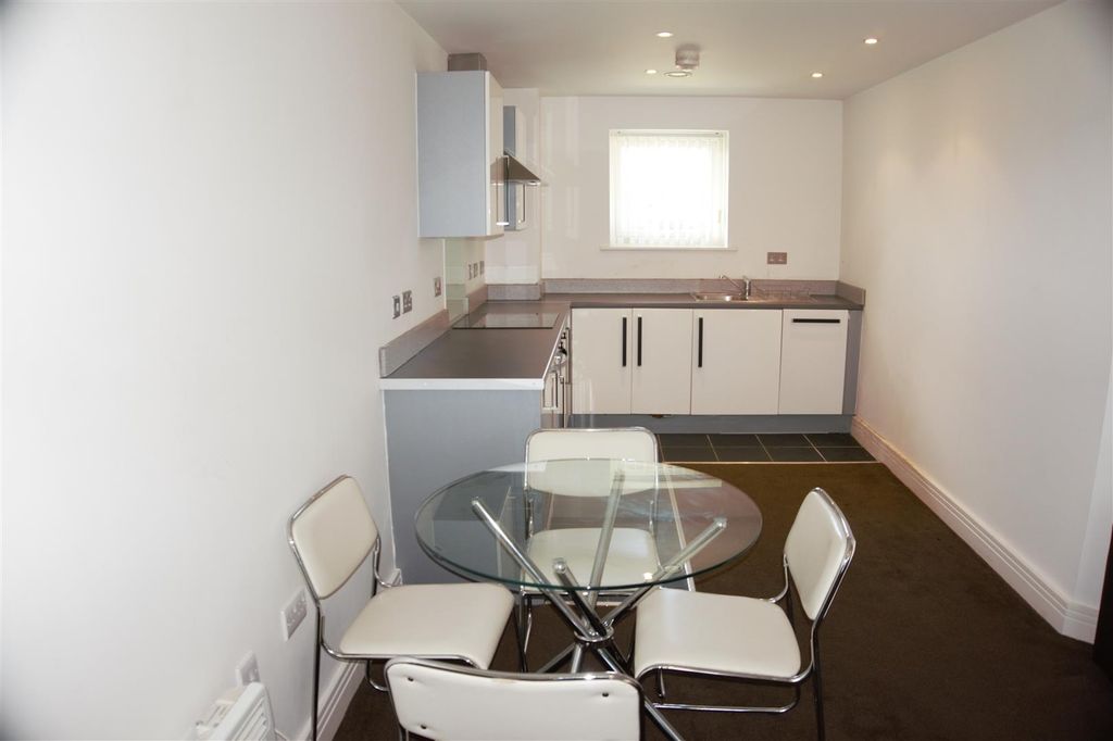 Property photo 3 of 8 Kitchen/Diner