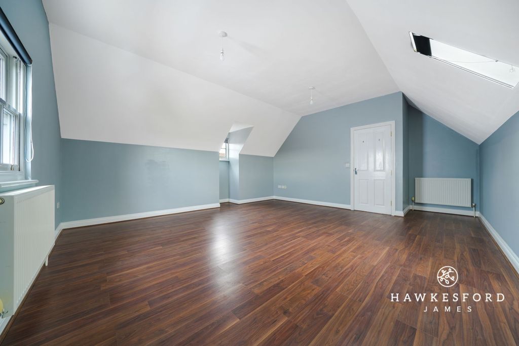 Property photo 3 of 11 Crown Road, Sittingbourne - Bedroom 1