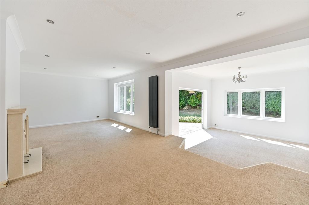 Property photo 2 of 22