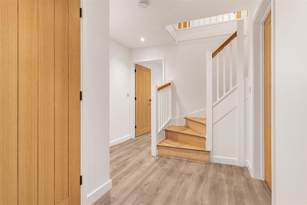 Property photo 3 of 16 11_68723.Jpg
