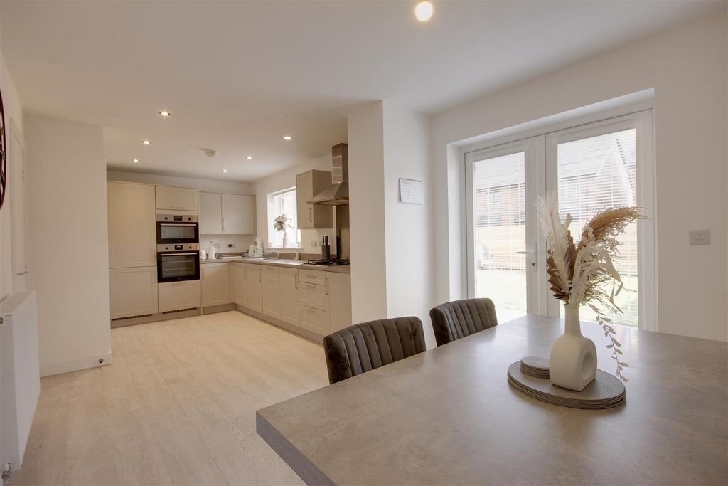 Property photo 3 of 14 Open Plan Kitchen