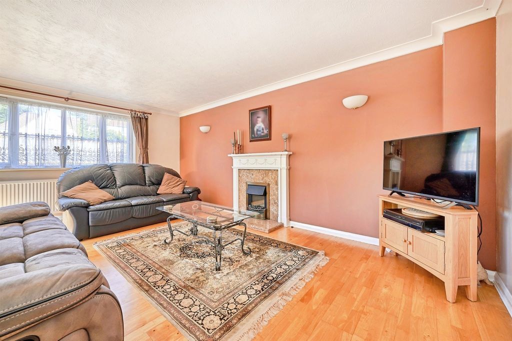 Property photo 2 of 21