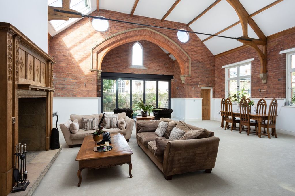 Property photo 1 of 19 Sitting Room