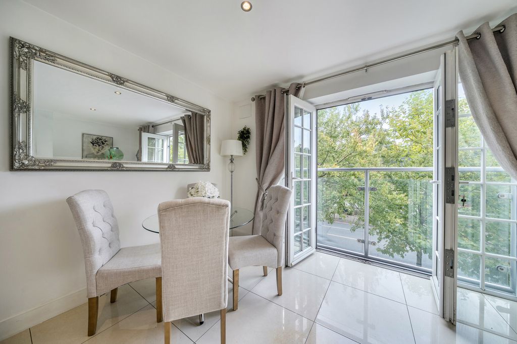 Property photo 3 of 16 Dining