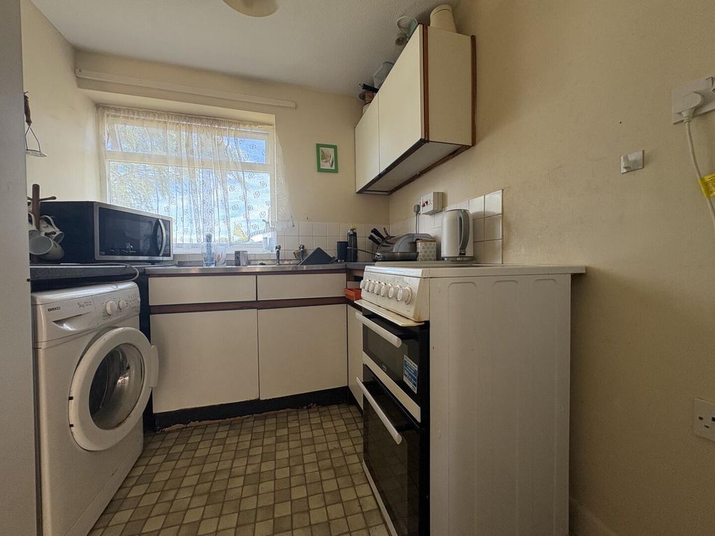 Property photo 2 of 11 Kitchen