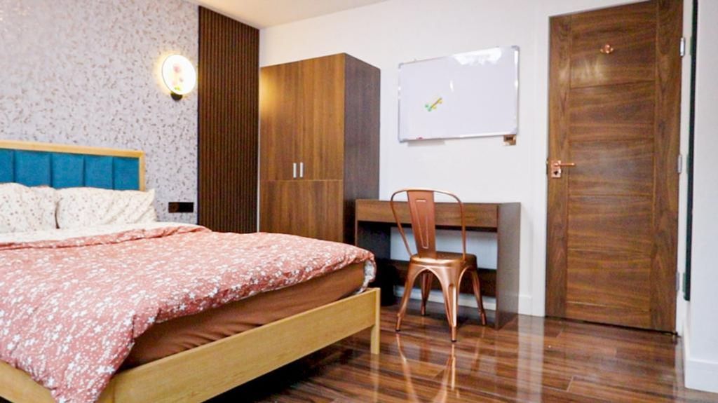 Property photo 3 of 24 A Stylish And Inviting Double Bedroom Featuring A ...