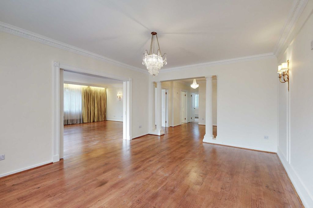 Property photo 3 of 19 Photo