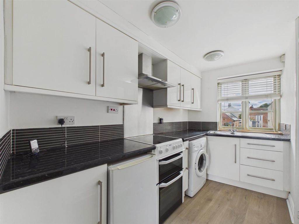 Property photo 2 of 10 Kitchen.Jpg