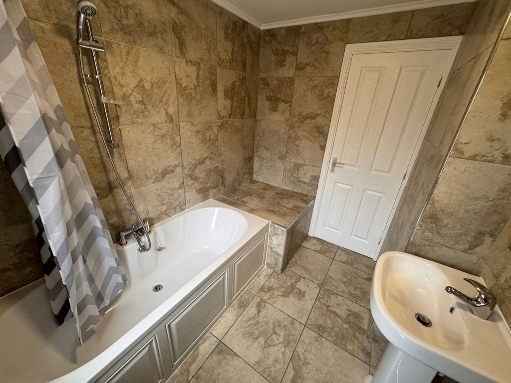 Property photo 3 of 17 Picture No. 21