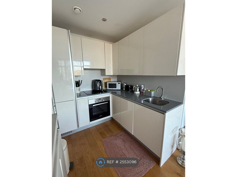 Property photo 3 of 8 Kitchen