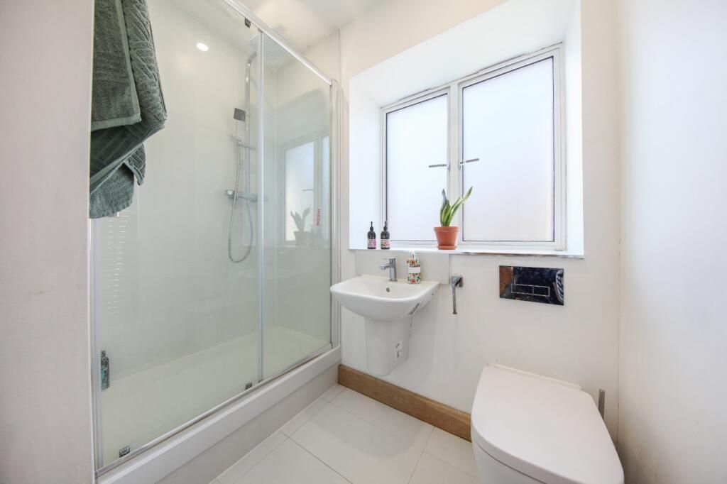 Property photo 2 of 11 Bathroom.Jpeg