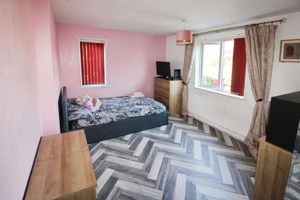 Additional image 5 of 2 bed flat for saleCaenby Road, Scunthorpe DN17