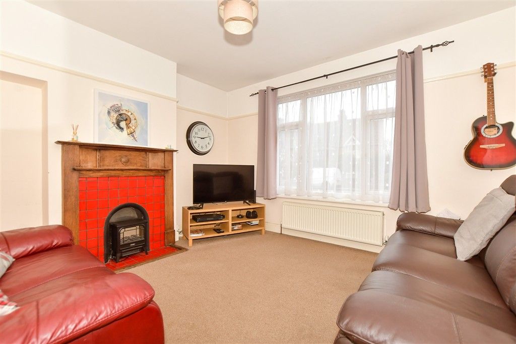Property photo 1 of 11 Lounge