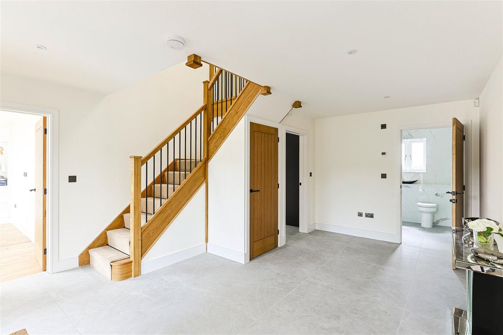 Property photo 3 of 30 East Lea_21.Jpg