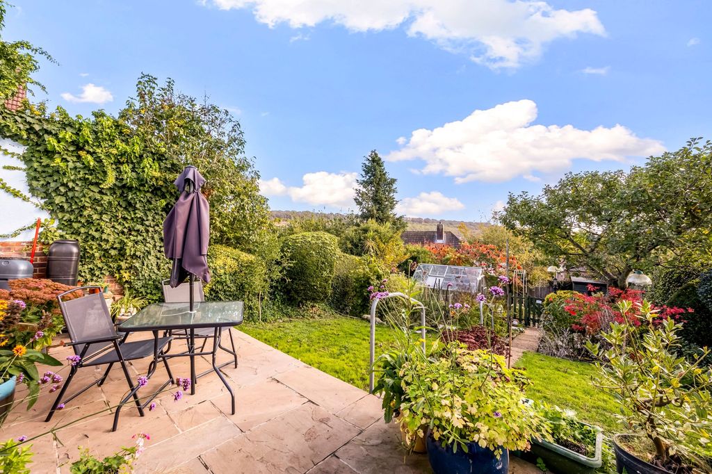 Property photo 2 of 34
