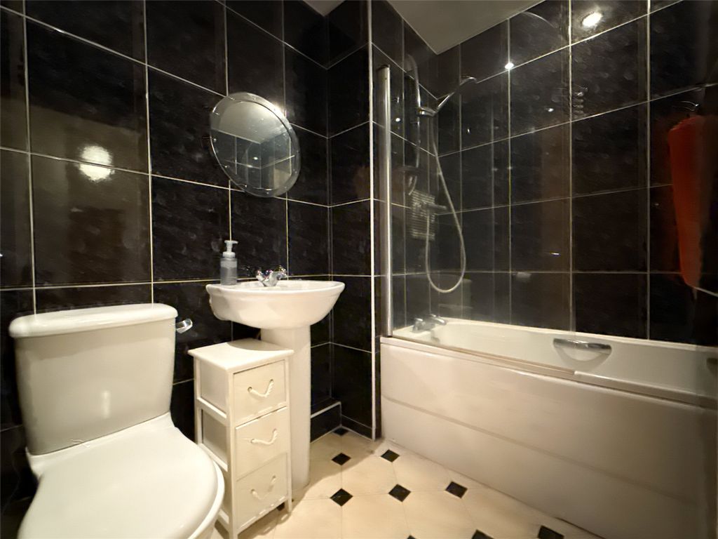 Property photo 3 of 23 Bathroom