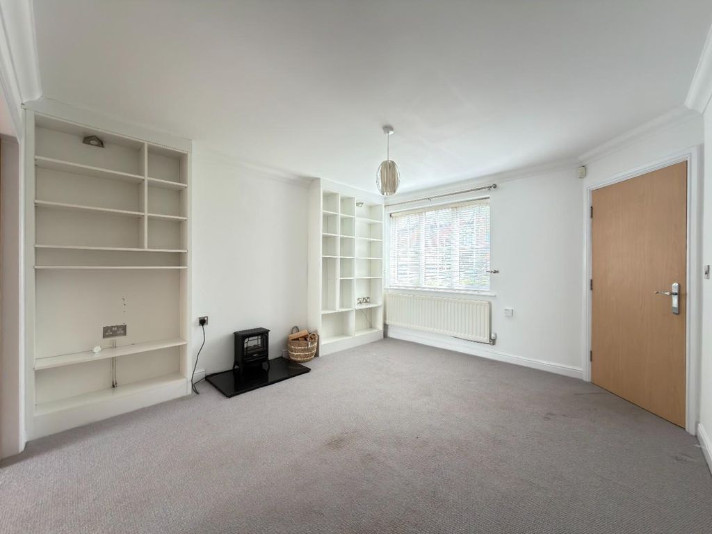 Property photo 2 of 28