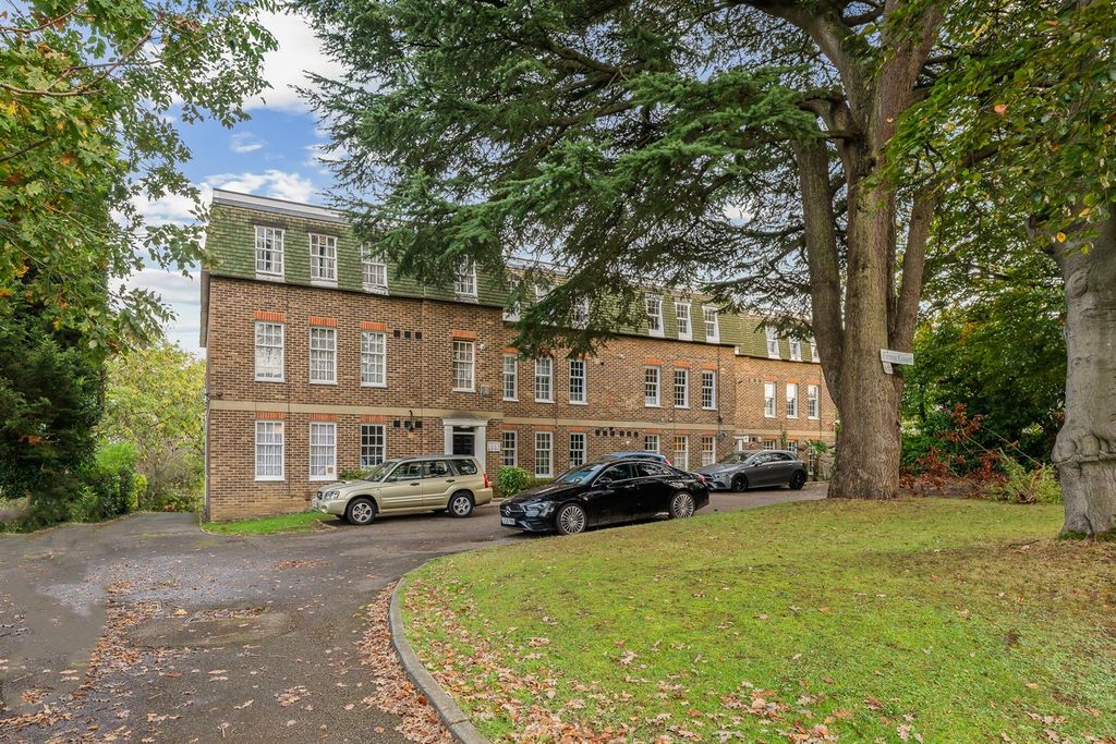 Property photo 1 of 17 External