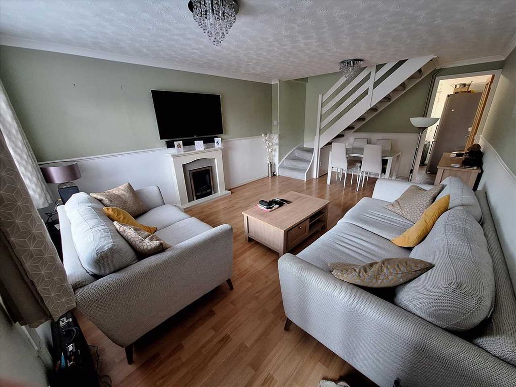 Property photo 2 of 8