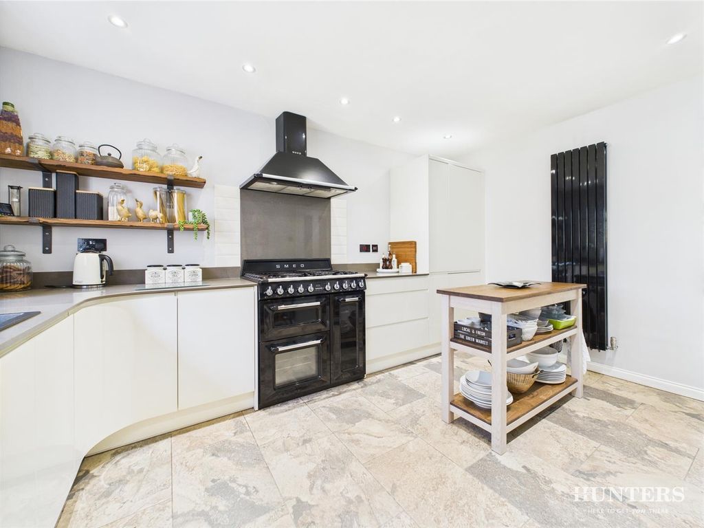 Property photo 1 of 35 Cam03792G0-Pr0242-Still013.Jpg