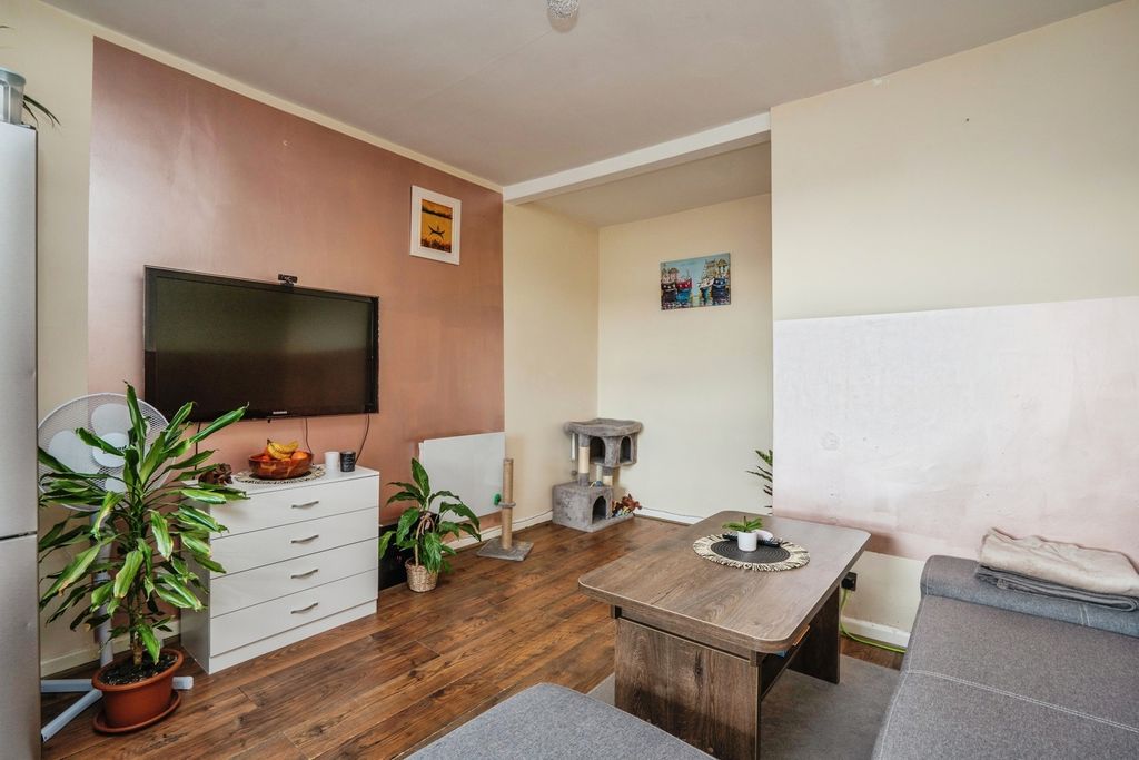 Property photo 3 of 17 Photo