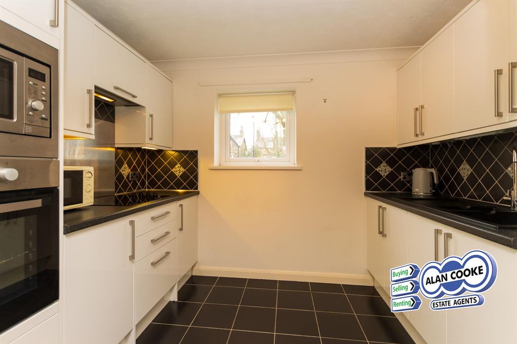 Property photo 2 of 8 Kitchen