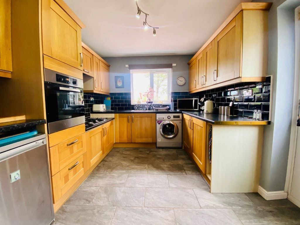 Property photo 3 of 13 5Cy2