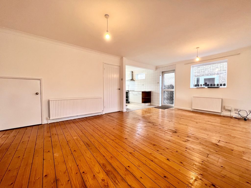 Property photo 3 of 11 Dining Room