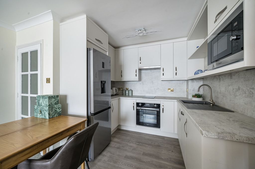 Property photo 3 of 20