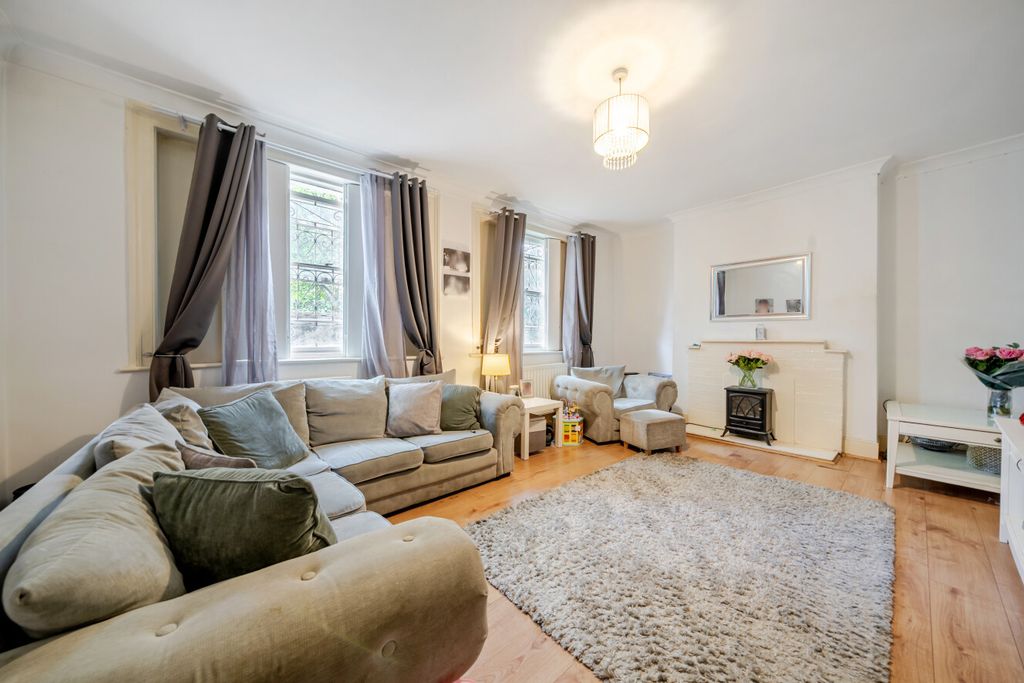 Property photo 2 of 11 1495477-10-6A6092...