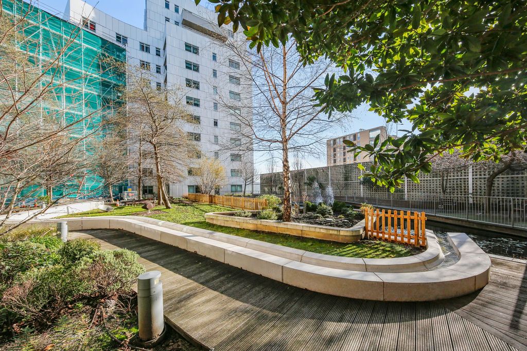 Property photo 2 of 22