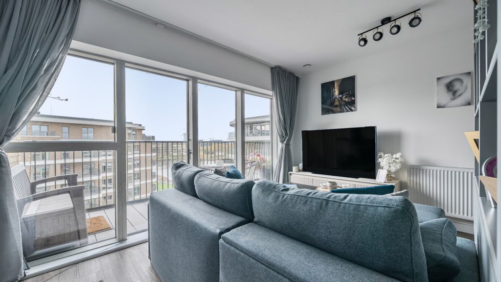 Property photo 2 of 18