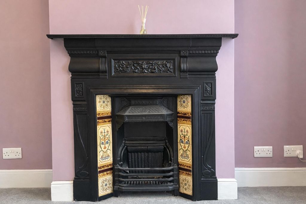 Property photo 3 of 17 Living Room