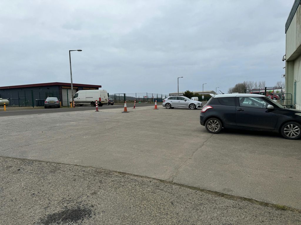 Property photo 2 of 5 Yard.Jpg