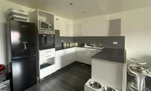 Property photo 3 of 9 Kitchen