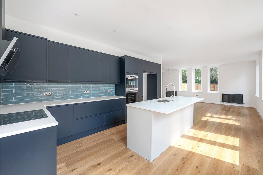 Property photo 3 of 14 Kitchen
