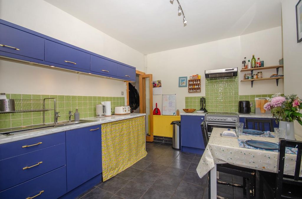 Property photo 3 of 34 Devon Rd-17.Jpg