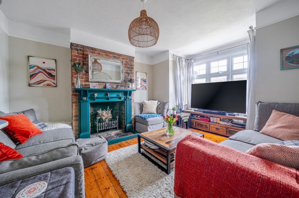 Property photo 2 of 20 Living Room