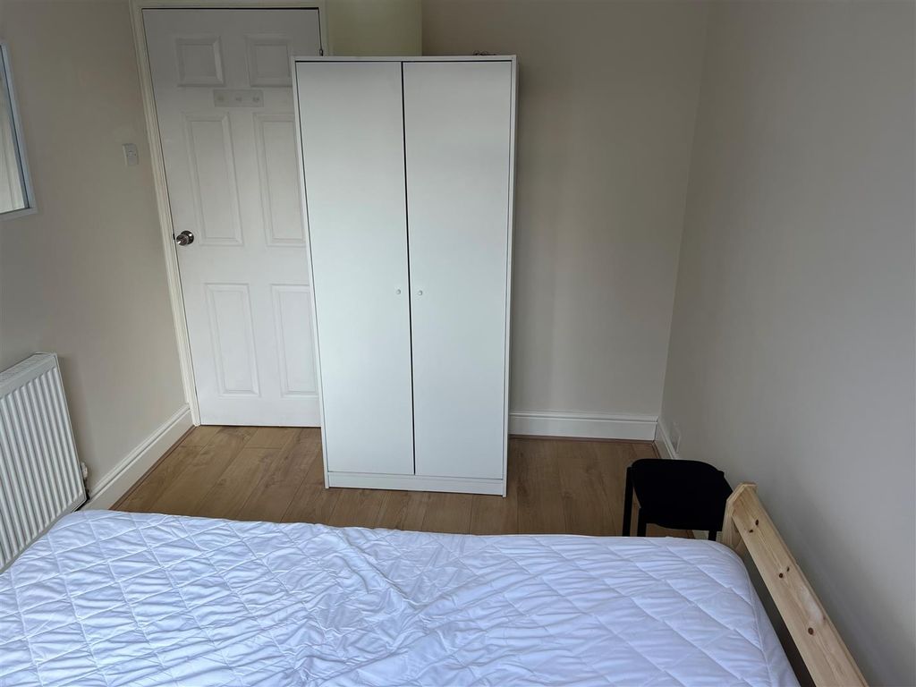 Property photo 1 of 9 11 Walford2.Jpg