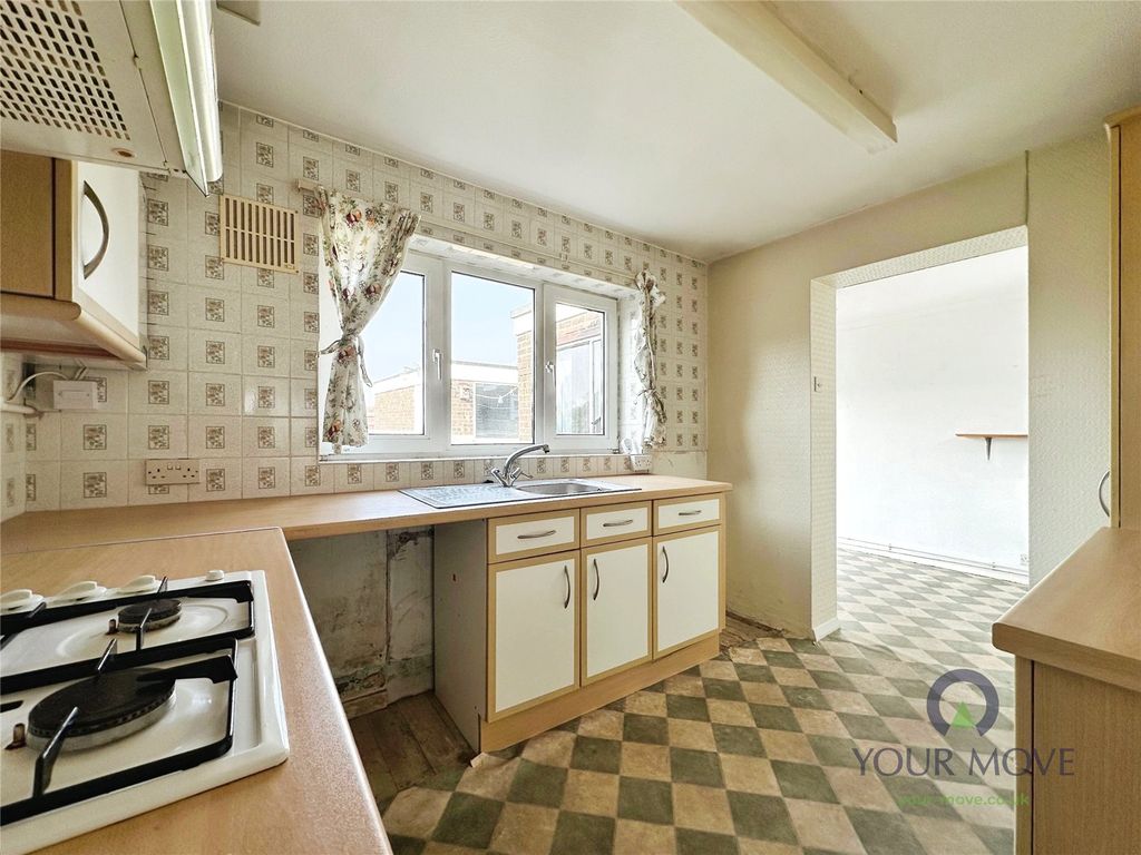 Property photo 3 of 21 Kitchen