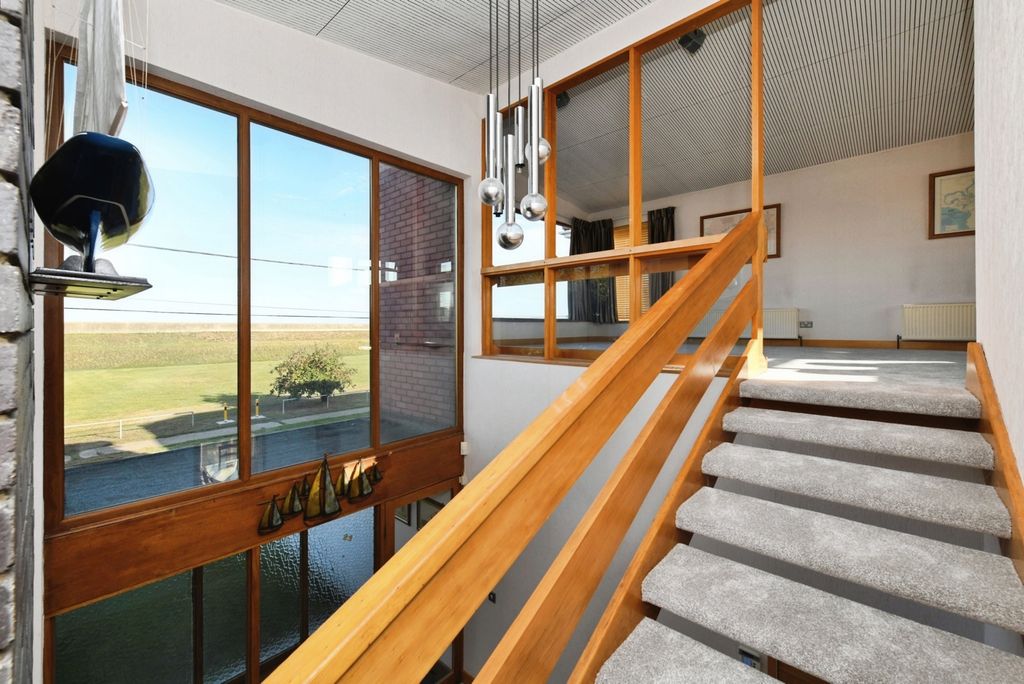 Property photo 3 of 15 Photo