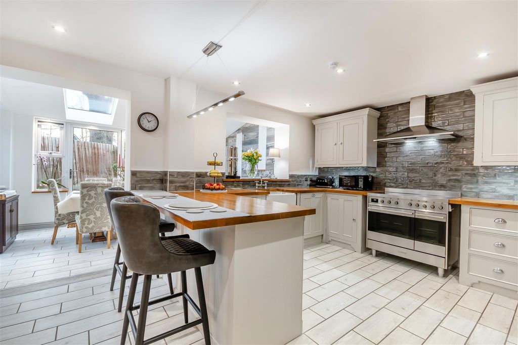 Property photo 2 of 35