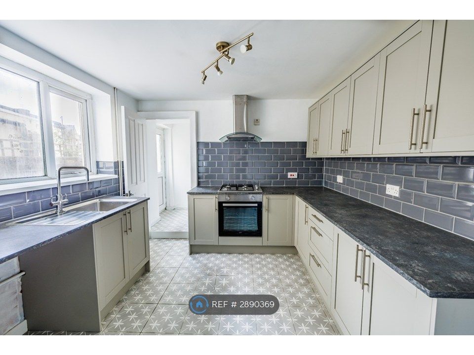 Property photo 2 of 31 Kitchen