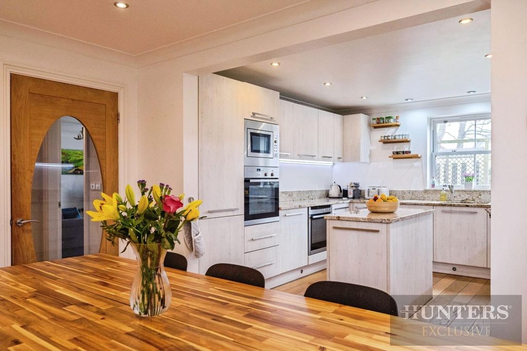 Property photo 2 of 30 Kitchen Diner
