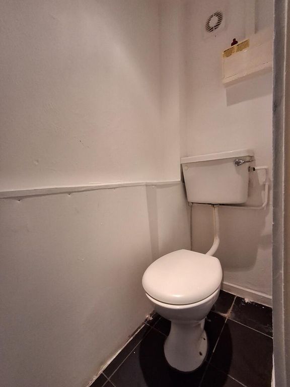 Property photo 3 of 9 WC