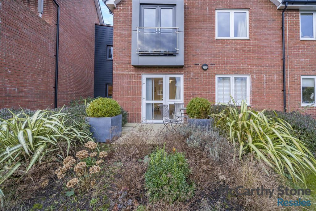 Property photo 1 of 22 8631356-Exterior02.Jpg