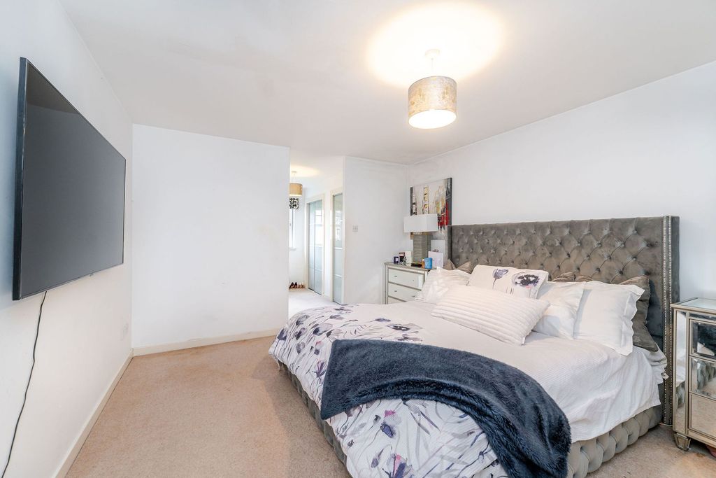 Property photo 3 of 30 Bedroom 1